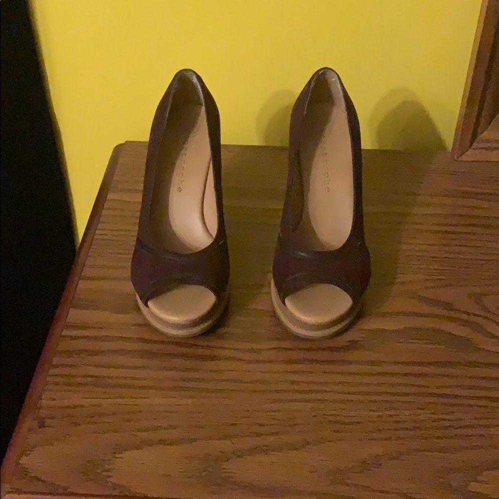 Apostrophe wedges.